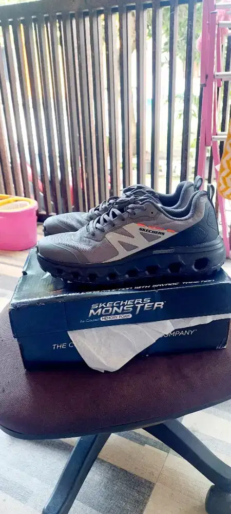Sepatu skecher Monster baru