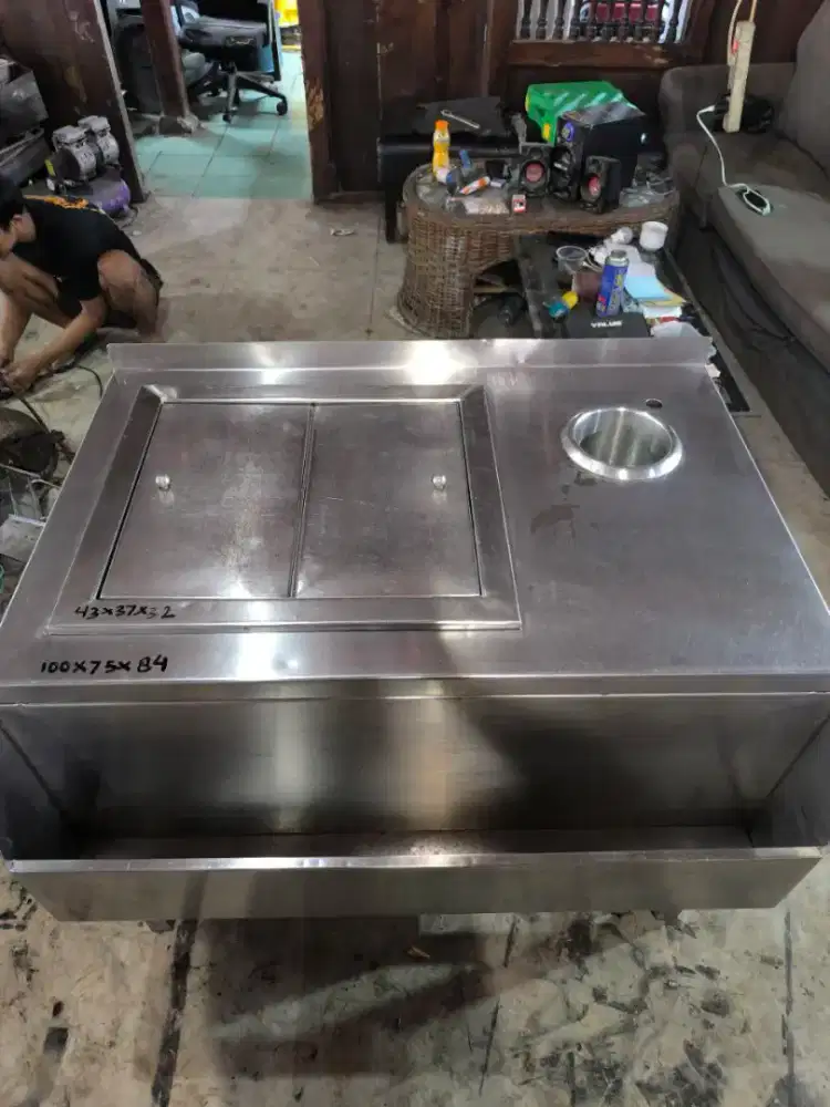 Ice bin cocktail uk 100×75×84
Uk lubang ice bin 43×37×32

Hrg 3,1jt