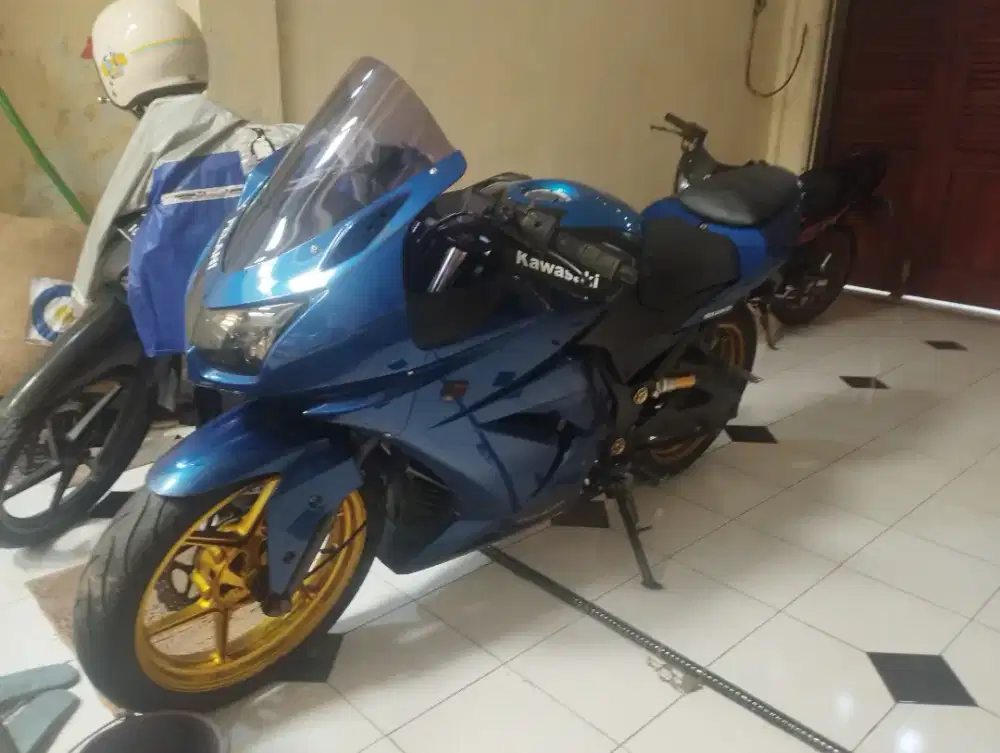 Kawasaki ninja 250 karbu tahun 2011 ss lengkap