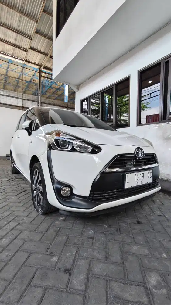 Sienta ISTIMEWA km rendah