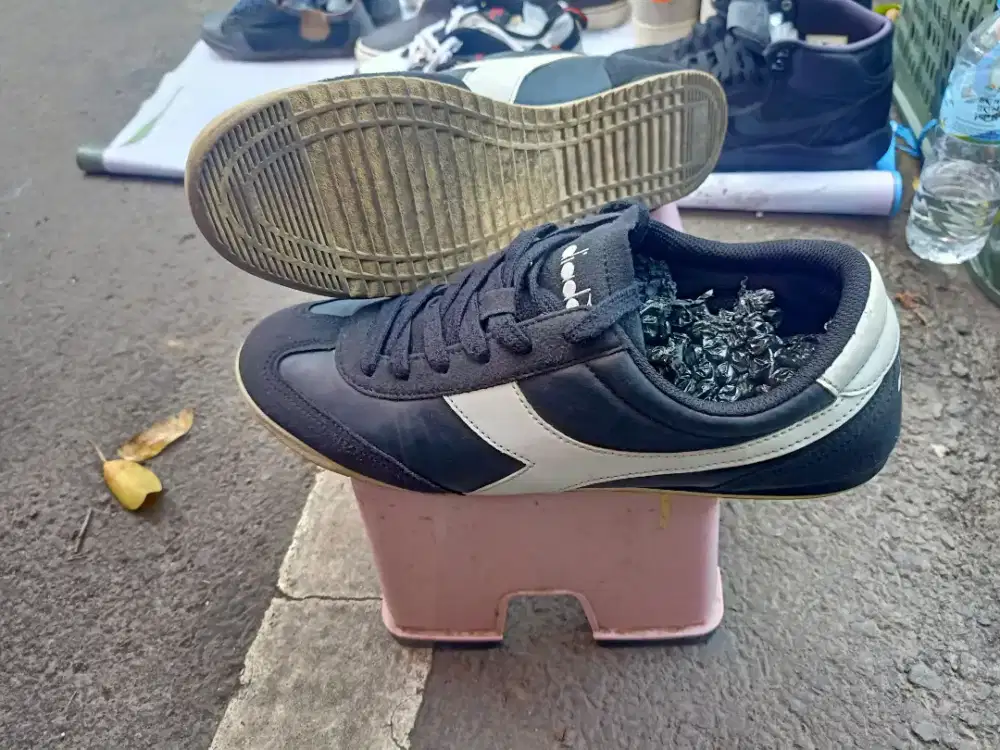 Sepatu olahraga pria diadora size 44