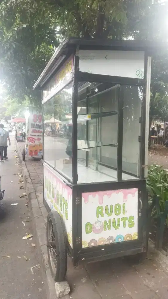 Dibutuhkan sales stand donat