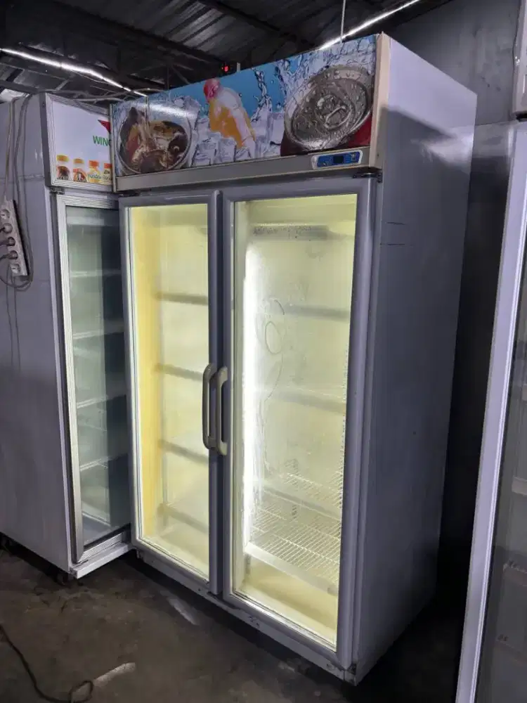 Showcase 2 pintu sanyo 1030 liter 
Hrg 5,5 jt