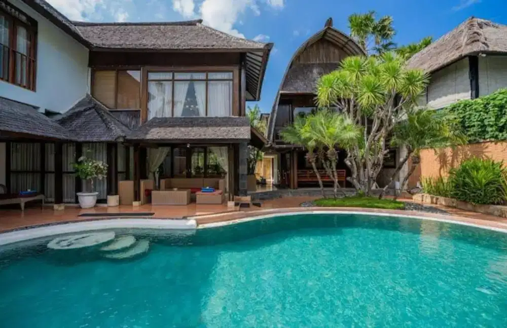 VILLA TROPICAL BRAWA CANGGU DEKAT ATLAS BEACH