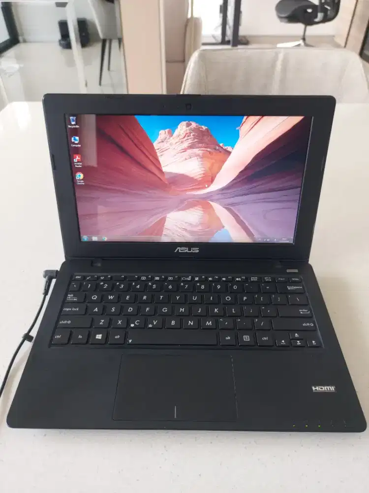 Laptop Asus Celeron 2Gb ram 11.6in Laptop kerja bekas ringan dan tipis