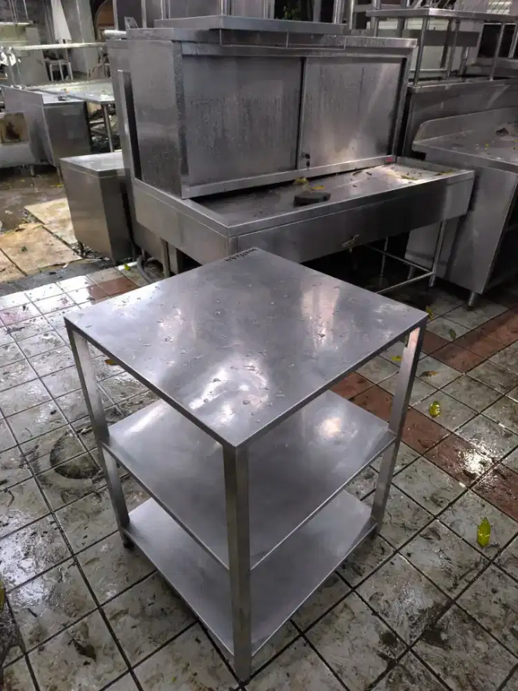 Meja 3 susun uk 60×57×84 

Hrg 1,7jt