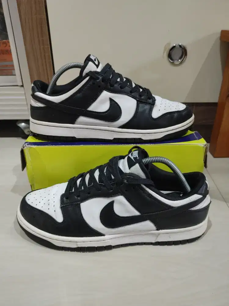 Sepatu Nike dunk low retro panda preloved size 43