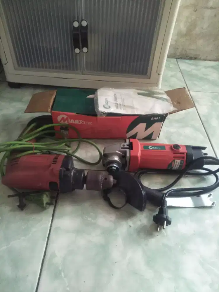 Dijual saja gerinda tangan Dan bor