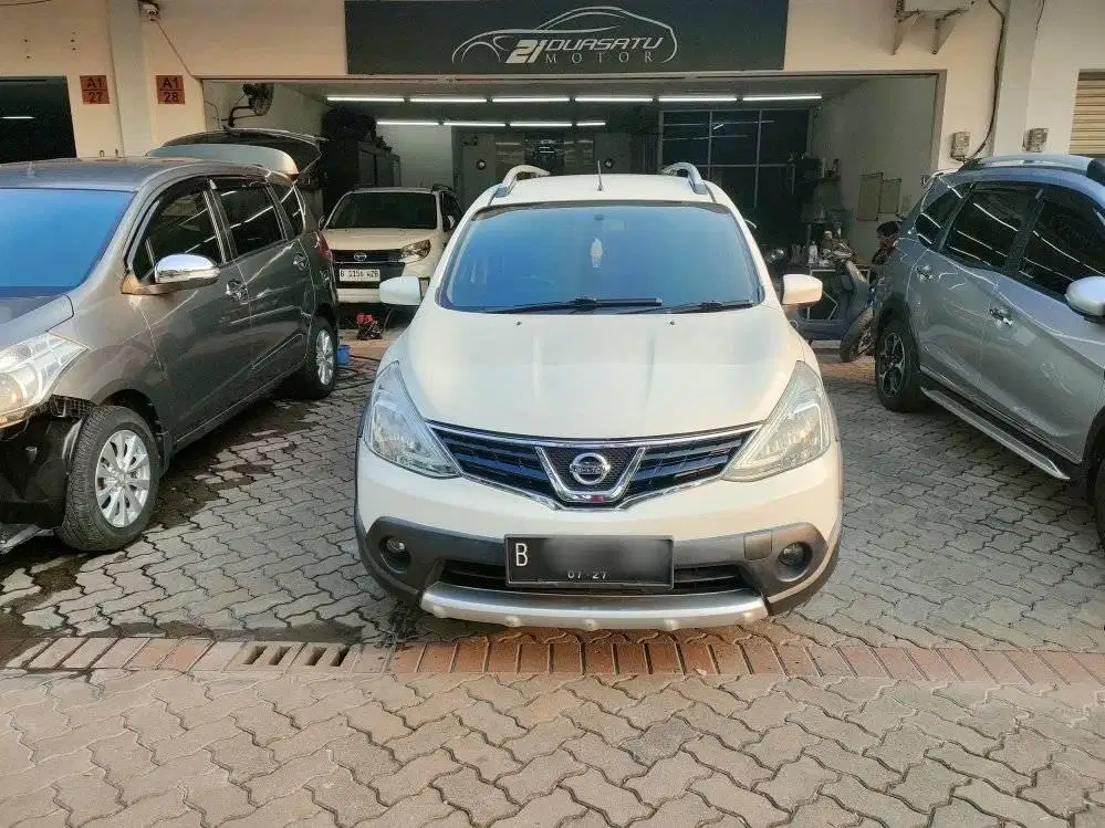 GRAND LIVINA 1.5 XGEAR AT AUTOMATIC PUTIH NISSAN X-GEAR
