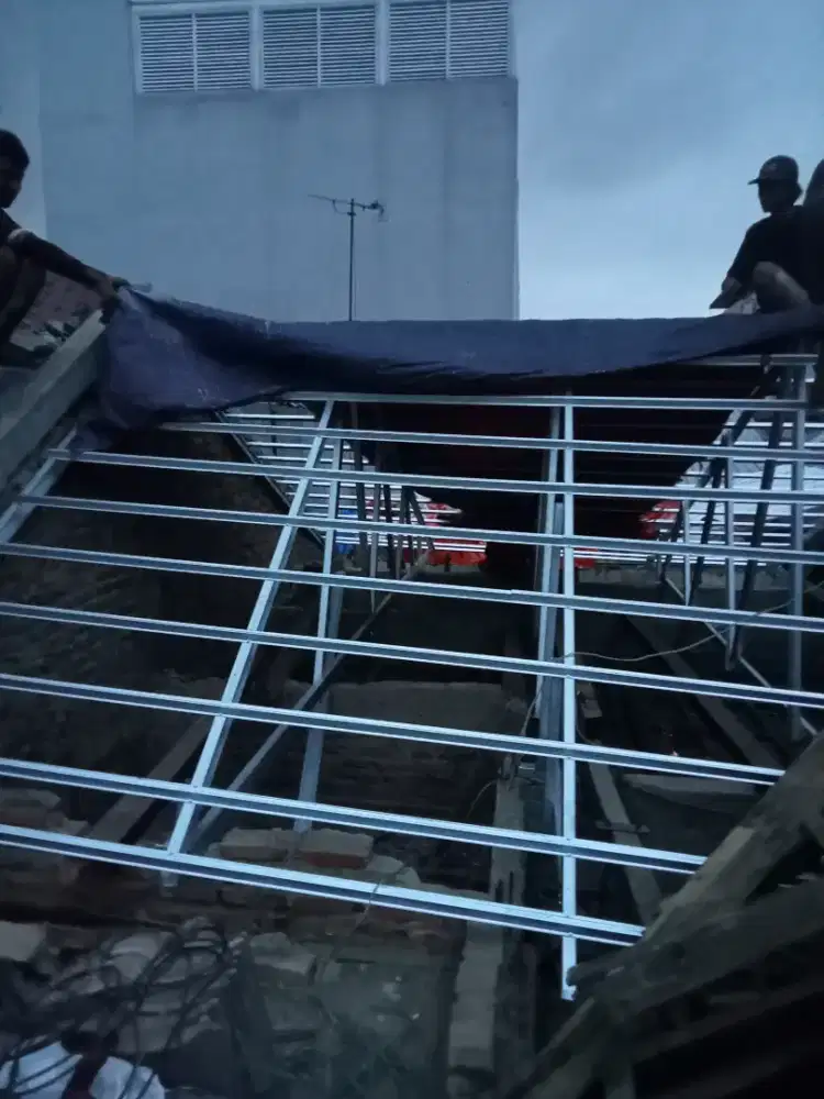 Atap baja ringan terpasang kanopi atap bocor dll