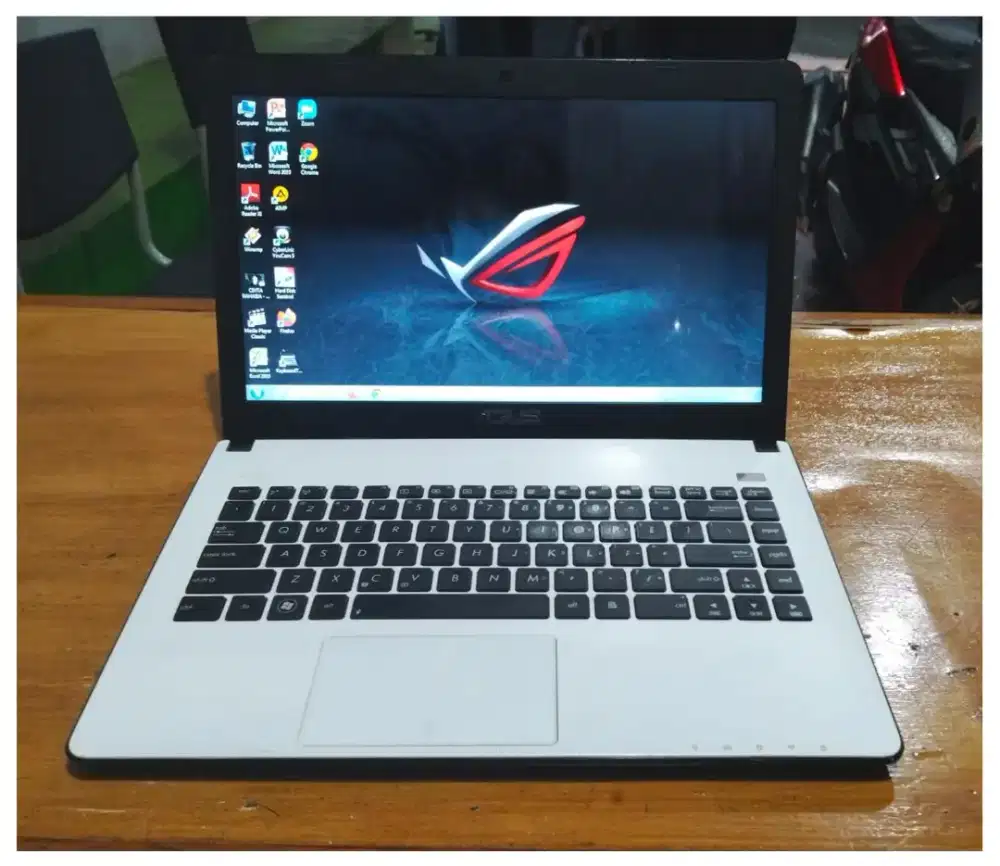 Laptop Asus X401U AMD RAM 2GB HDD 320GB Slim Mulus Normal