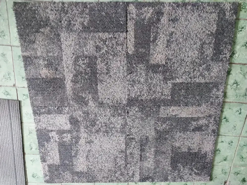 Karpet tile second