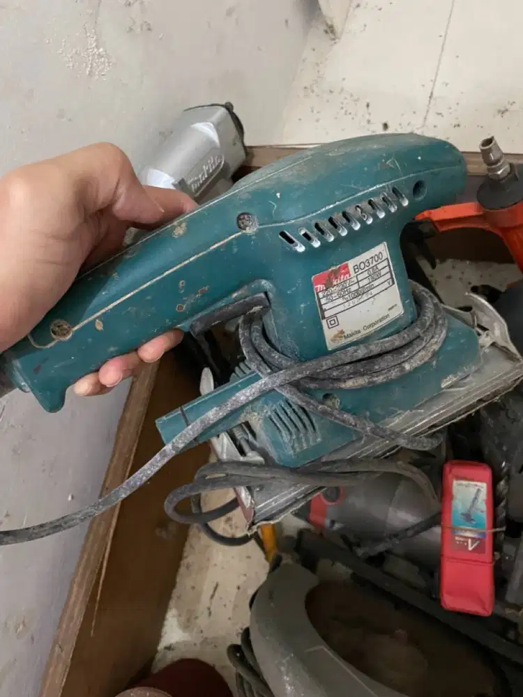 Mesin Amplas Makita BO3700