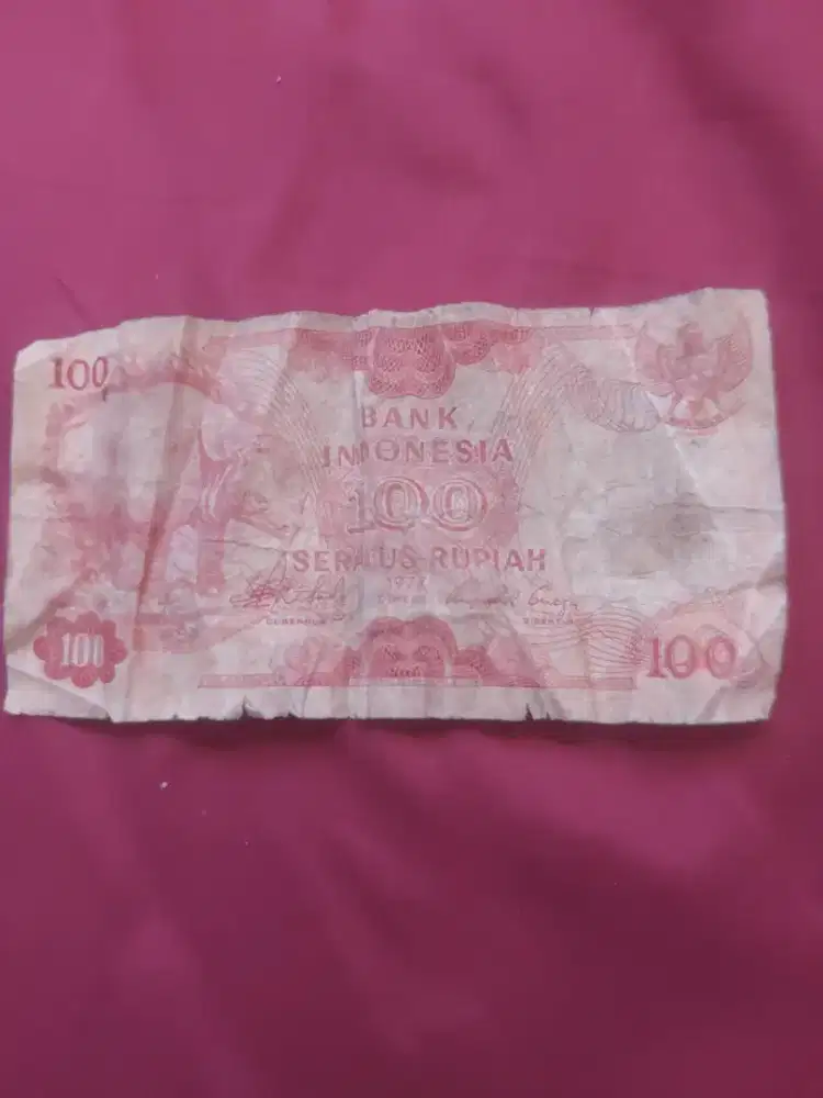 Uang kertas Rp 100.-
