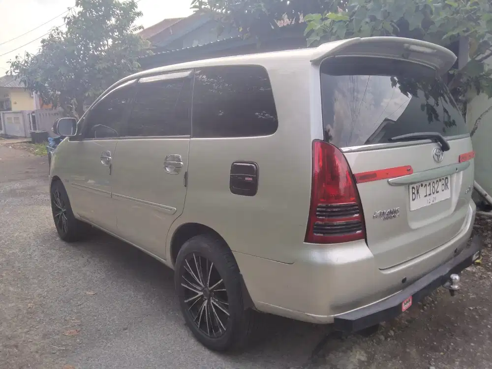 Toyota Kijang Innova 2004 Bensin