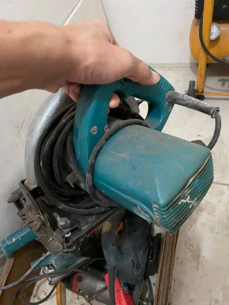 Mesin Circle Potong Kayu Merek Makita