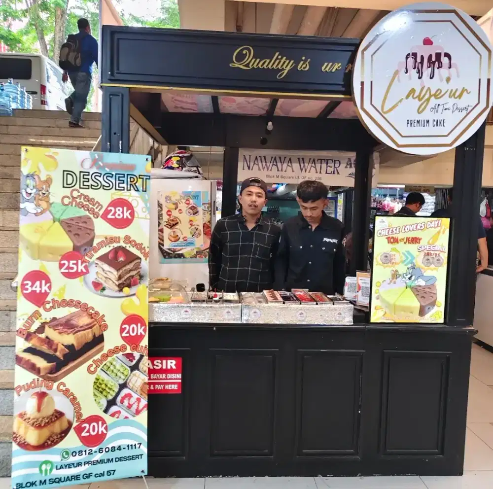 Penjaga toko ( blok m square