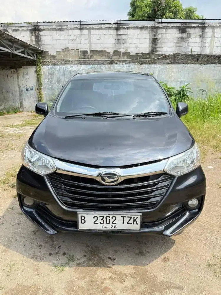 Xenia R manual mt 2018 hitam, km low