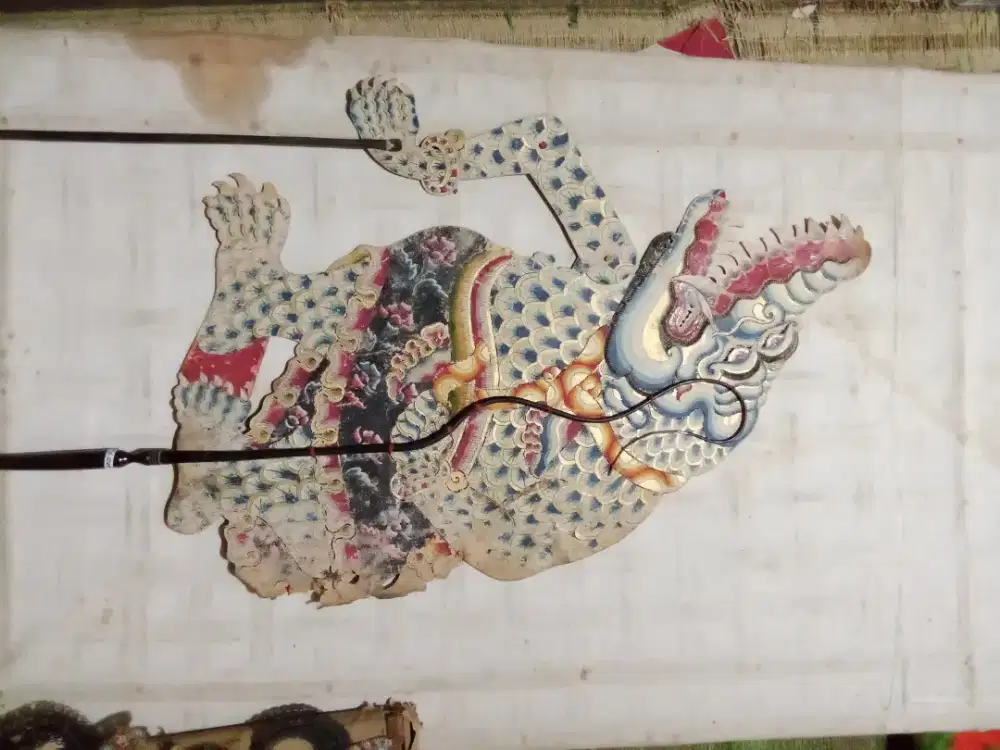 Wayang kulit lawas buto/rakasasa buaya