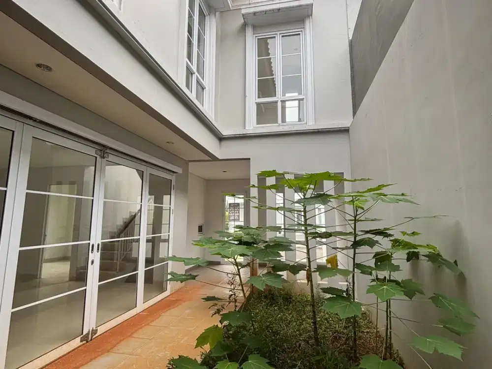 Rumah Tanah Luas posisi bagus di Granada Menaggio gading serpong