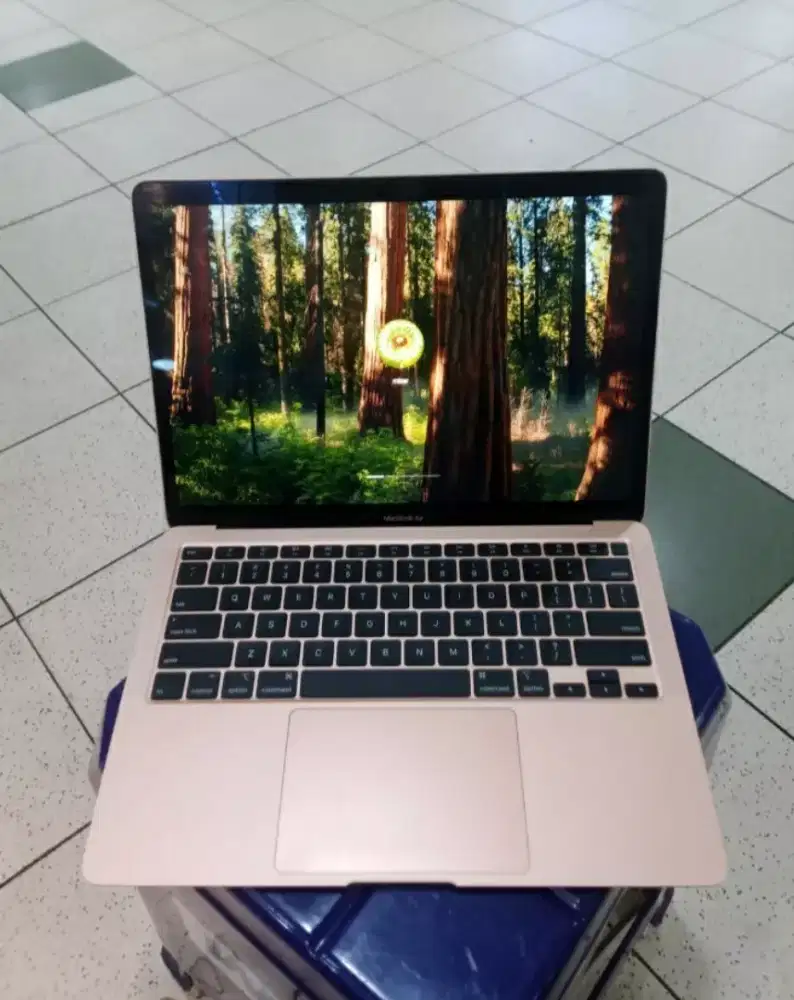 Bu jual MacBook Air Retina 13 2020 i5 8gb / 512gb