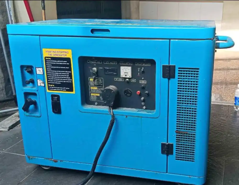 Di jual genzet super silent kondisi bekas seperti baru