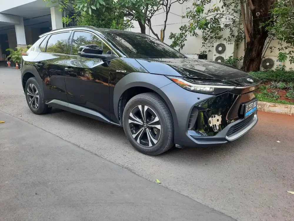 KM 9 RB, Toyota BZ4X Listrik 2024 Hitam NIK 2023