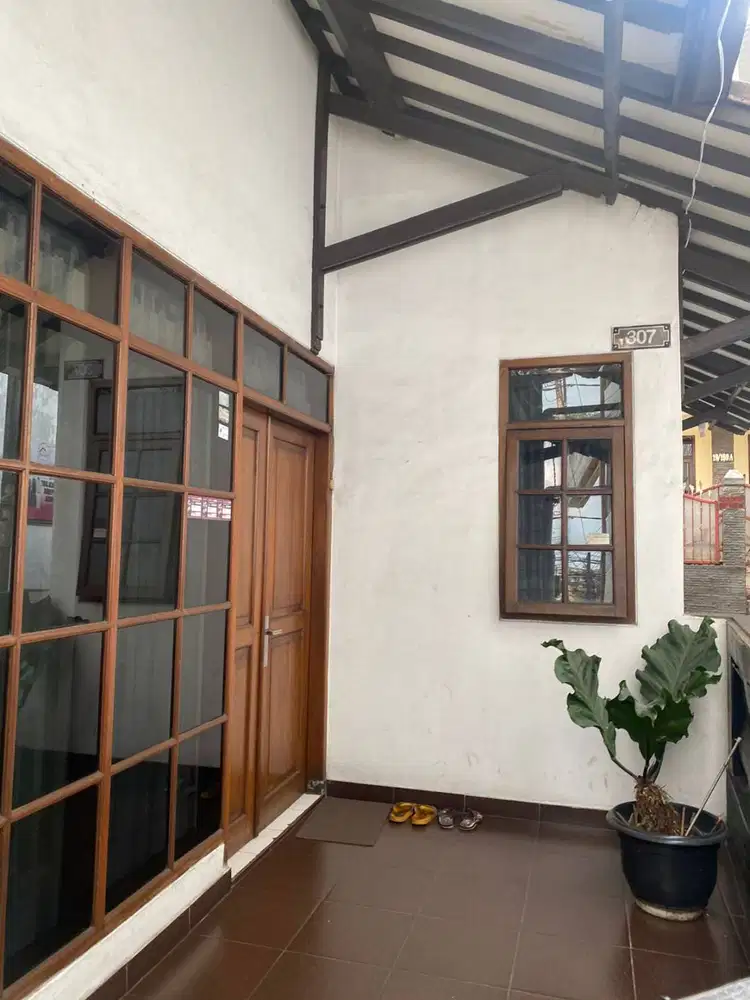 Rumah Pribadi Kawasan Simpang Dago Pinggir Jalan Raya