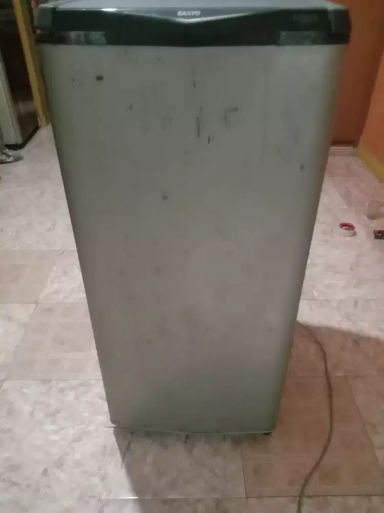 KULKAS SANYO AQUA