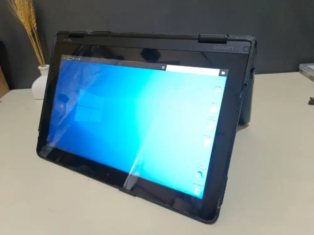 Lenovo Yoga 11E Layar sentuh 2in1 Second