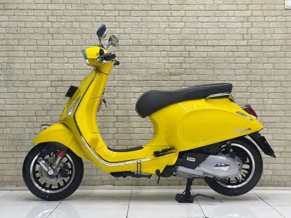 TERMURAH‼️ Vespa Sprint 150 ABS 2022 Yellow Favorit - Mustika motoshop