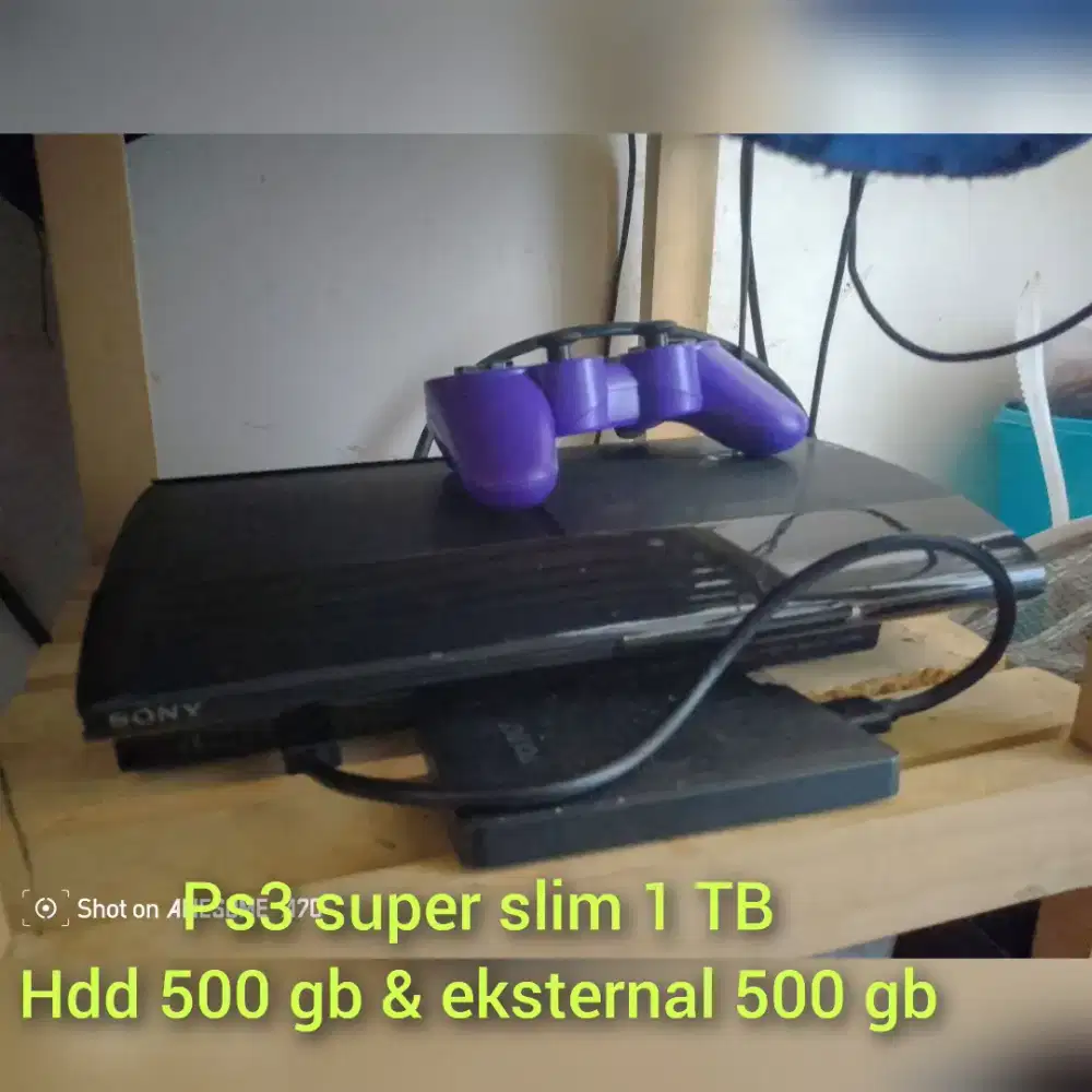 Ps3 super slim 1 TB dan 1 stik