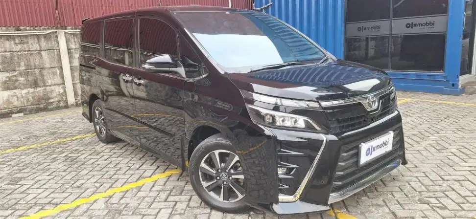 TERMURAH Toyota Voxy 2.0 Bensin-AT 2018 UKK B