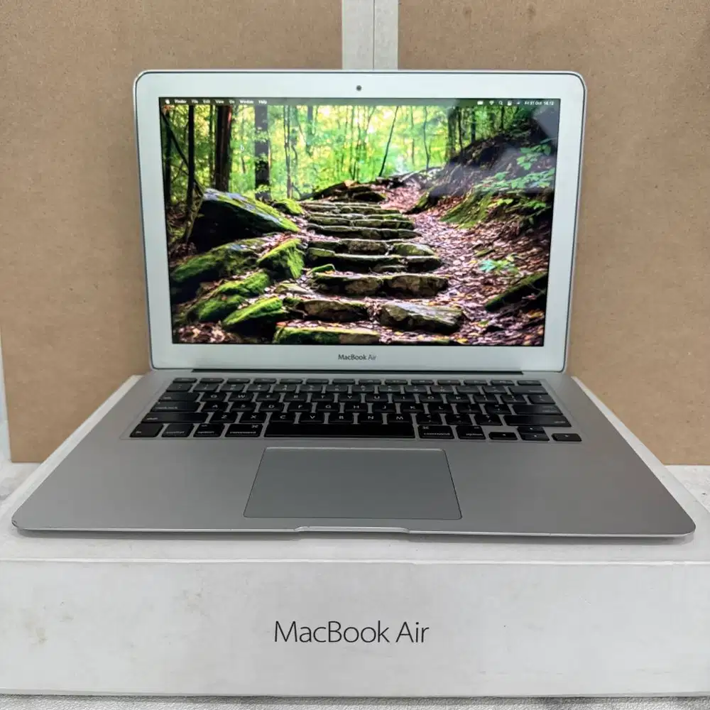 MacBook Air 13 inch 2017 8/256GB Fullset minus dent