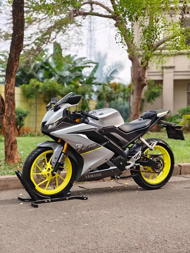YAMAHA YZF R15 V3 SILVER 2021 KM 4K PAJAK ON SIAP GAS
