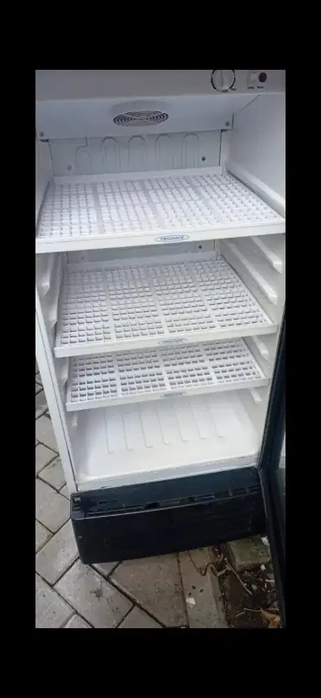 Jual showcase kulkas pendingin minuman ukuran 3 rak normal