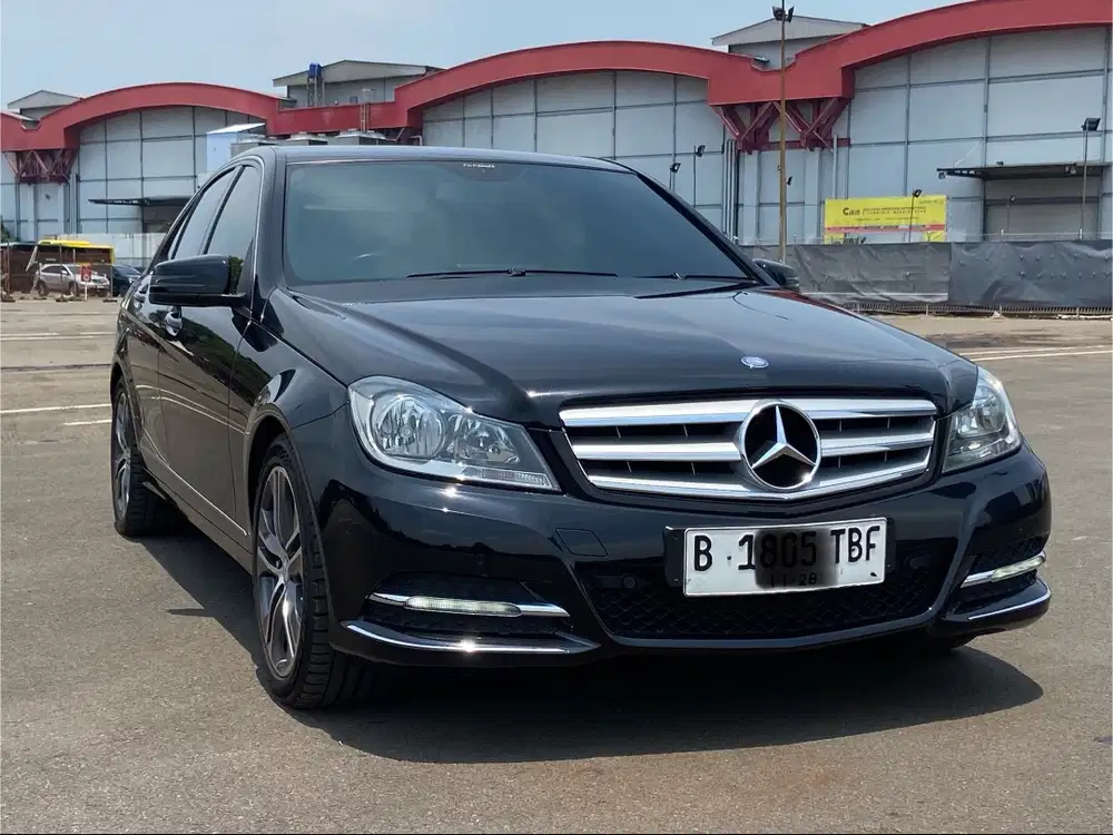 HARGA DIJUAL CEPAT!! MERCEDES-BENZ C200 CGI AT HITAM 2013