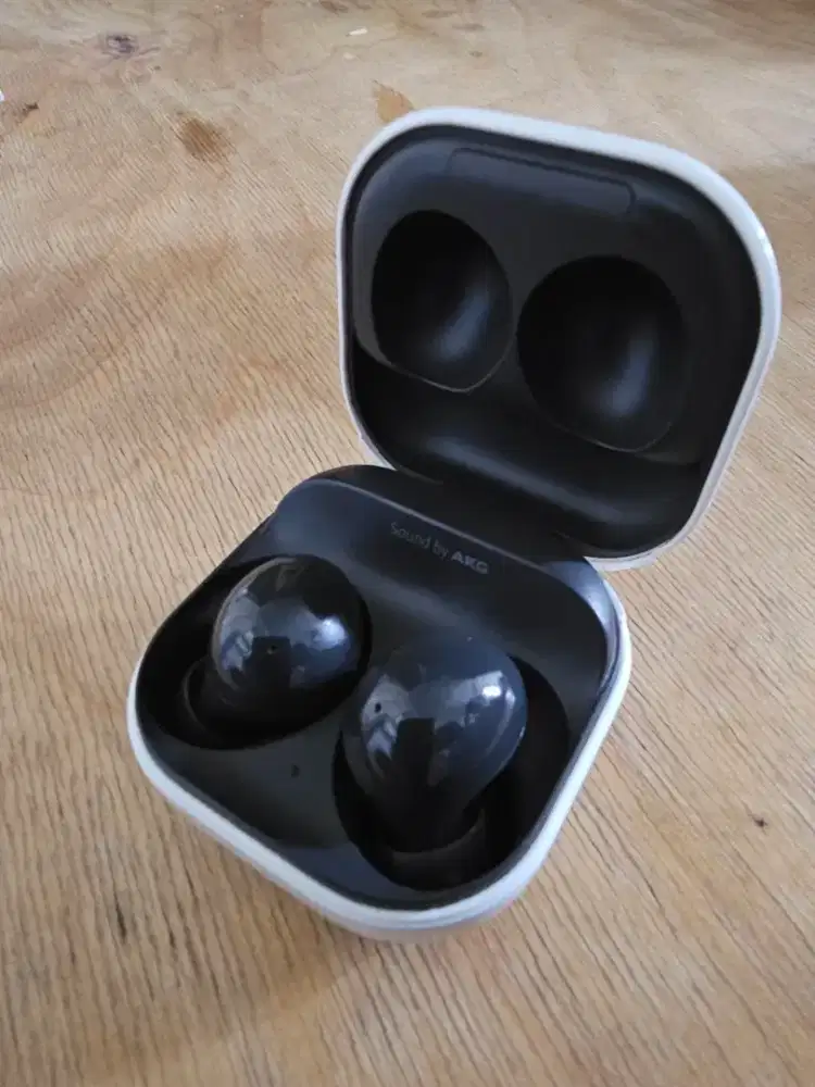 [Dijual Cepat] Samsung Galaxy Buds 2 - Graphite - Full Set LENGKAP