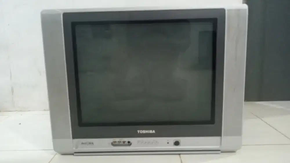 Tv Toshiba 21 inci layar datar masih mulus seperti baru