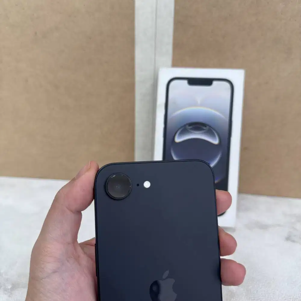 iPhone 16e 128GB Black Fullset iBox mulus Garansi panjang