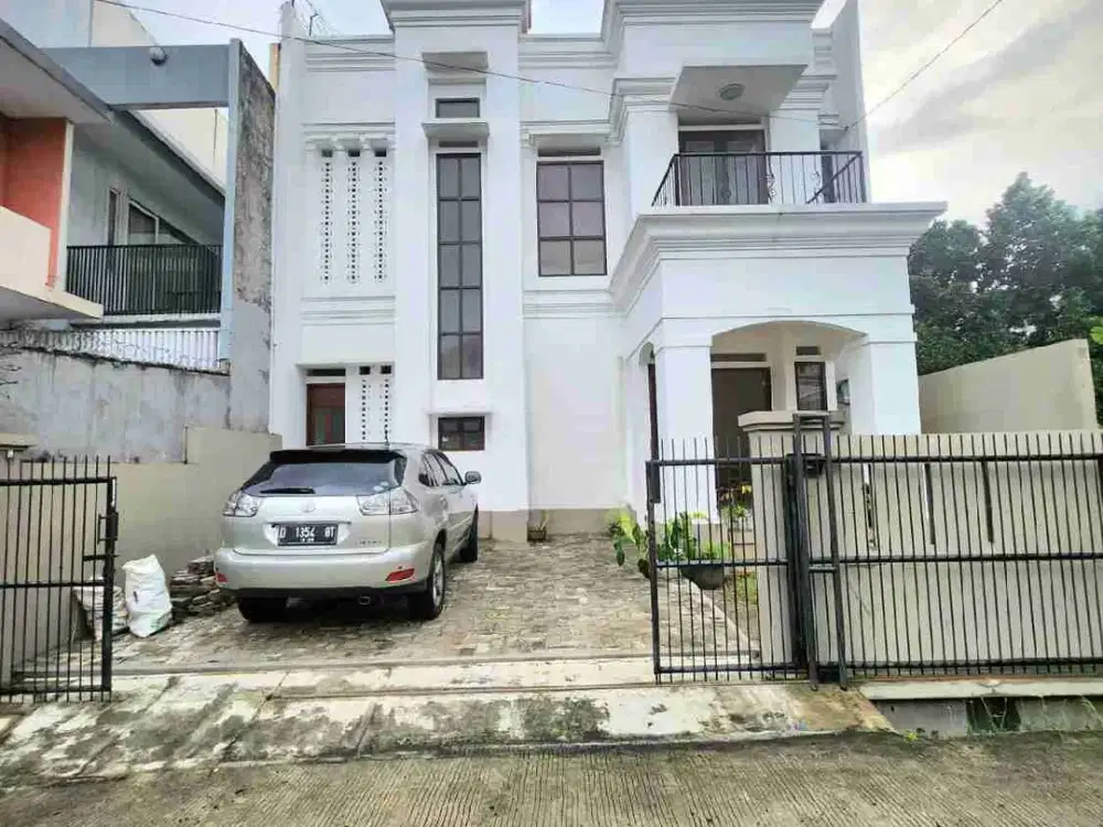 FOR SALE RUMAH BAGUS  SIAP HUNI 2LANTAI KOMPLEK LEBAK LESTARI INDAH LEBAK BULUS JAKSEL.