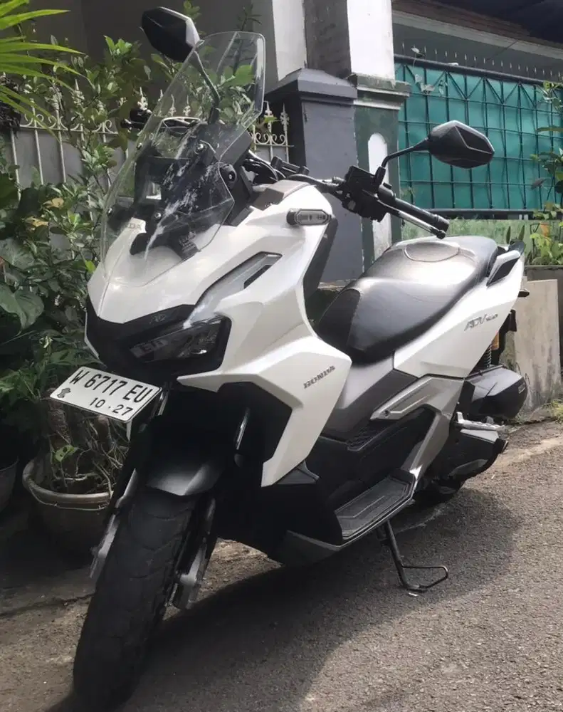 ADV 160 Putih Metallik