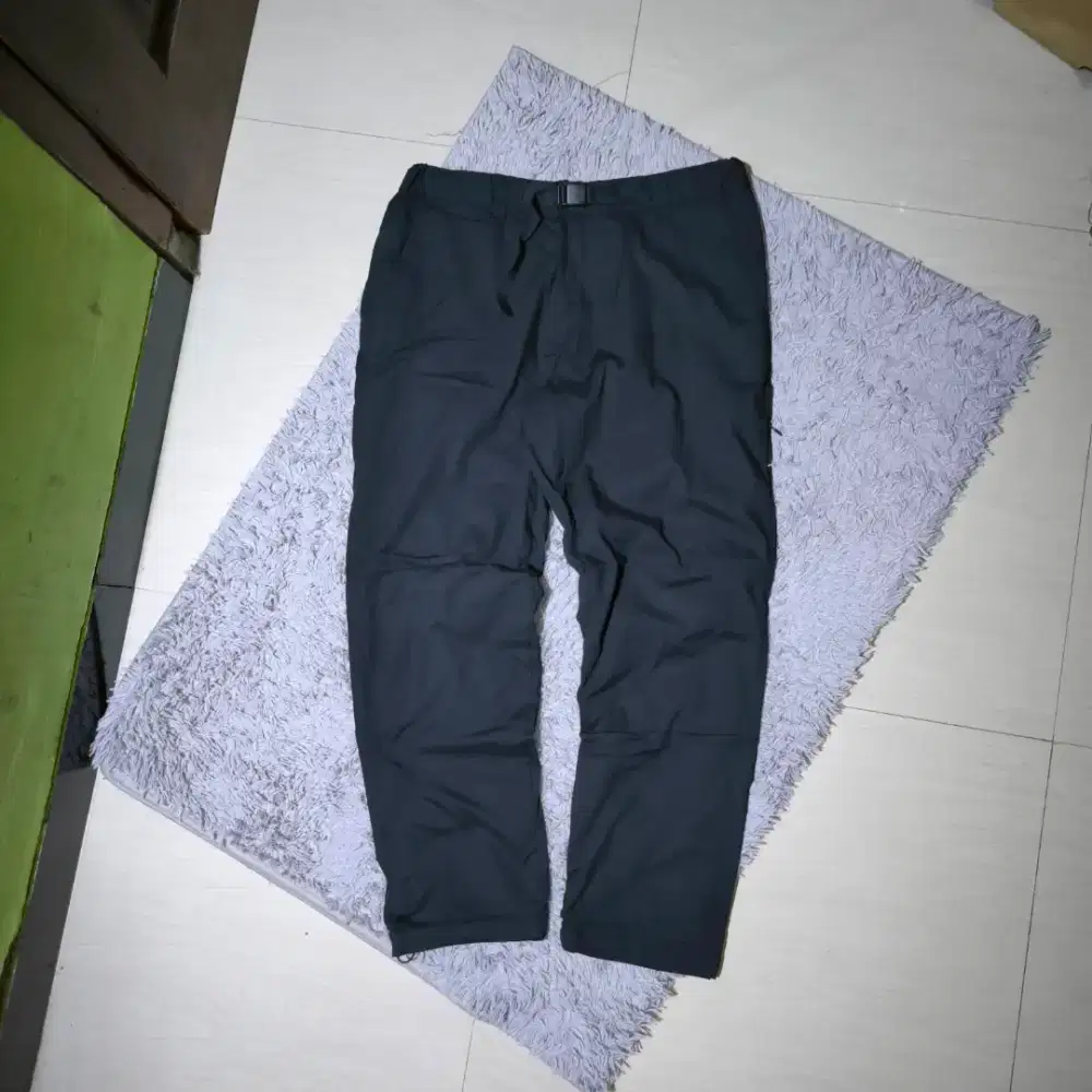 Uniqlo warm lined pants
Sz 31 slim fit


Kond 9.7/10 like new