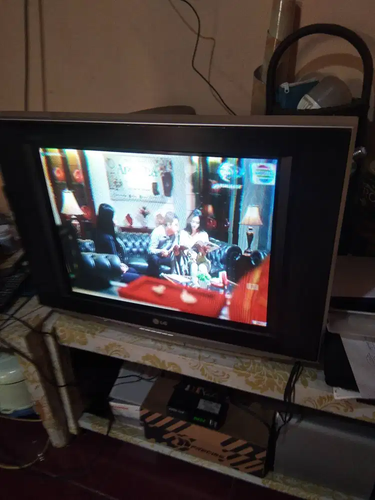 JUAL CEPAT TV LG SLIM FIT 21 INCHI + SETUP BOX + ANTENA TAFFWARE MURAH