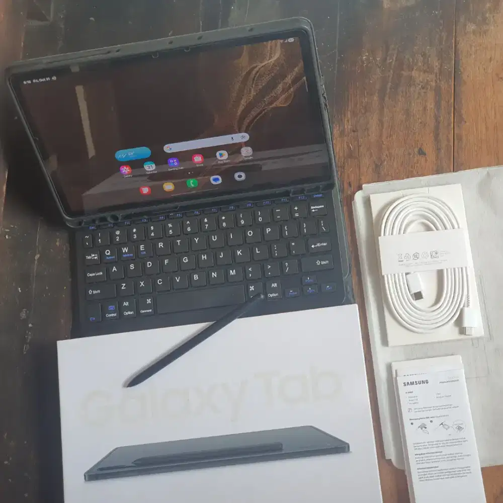 Tab S8 5G + Keyboard-Stylus Samsung Tab S8 5G Like New BH 99%