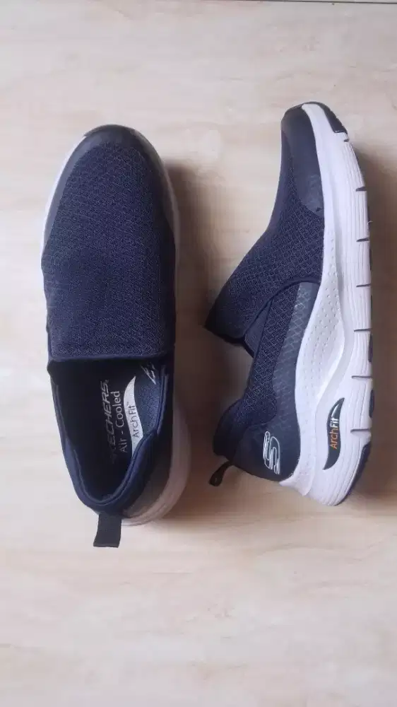 Sepatu skechers arch fit air cooled no 42 original