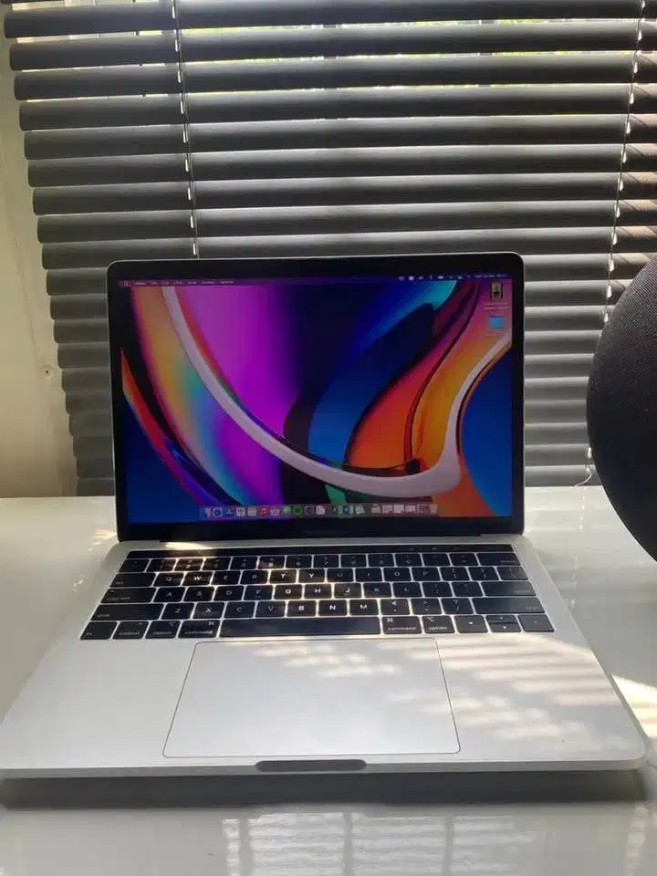 MacBook pro 2019 13inch ( Touch Bar) 256GB/RAM 8GB/ IBOX