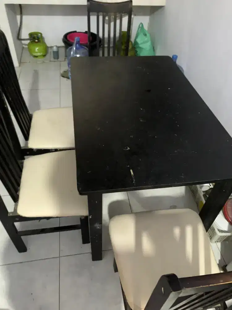 Meja makan & kursi
