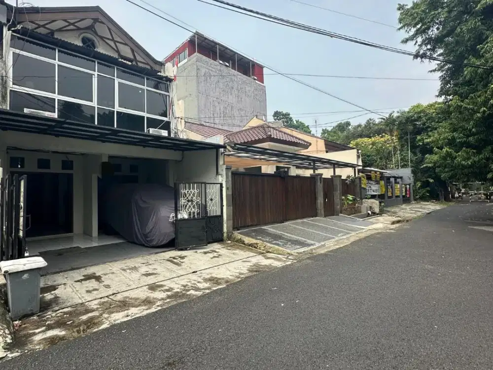 DIJUAL RUMAH LAMA LAYAK HUNI DI SENOPATI JAKARTA SELATAN