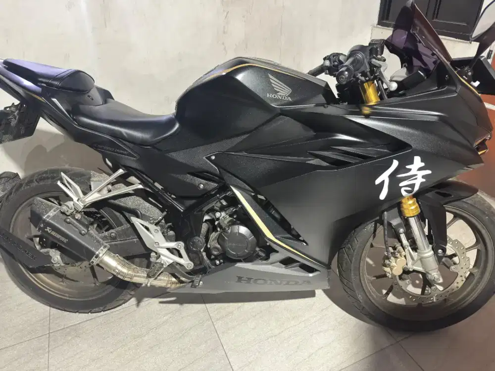 Honda CBR STD 2024 km 900